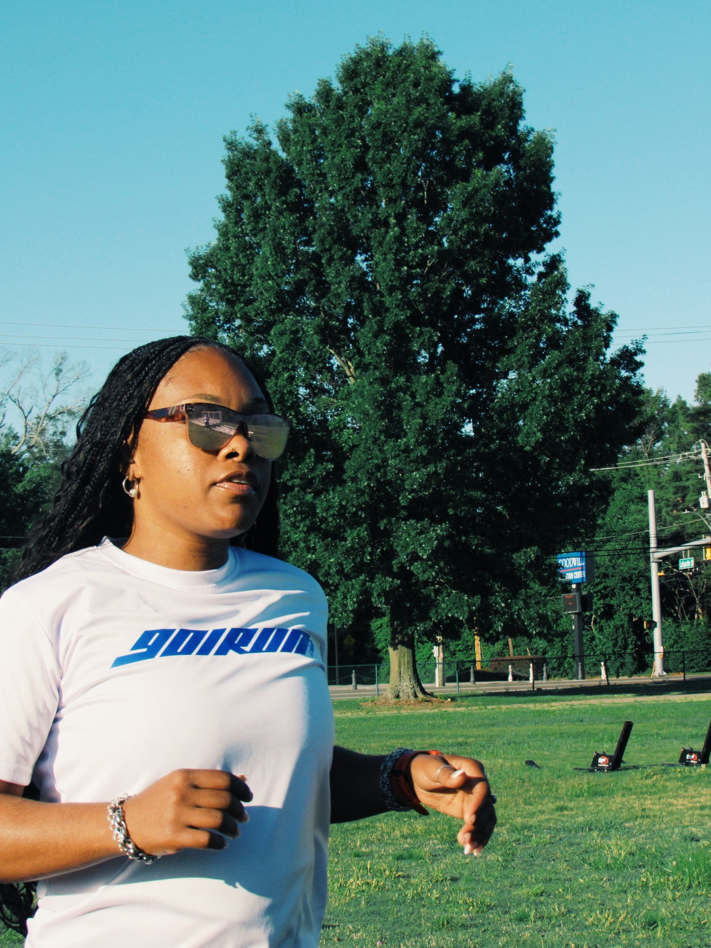901 Run Club Memphis Blues Performance Tee - Womens